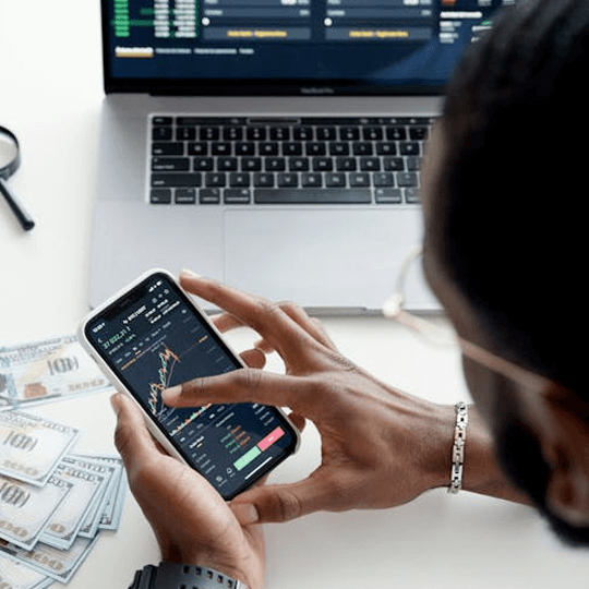 Valoro Vantoro echipa de experți în cripto-investiții